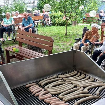 Grilování a sportovní odpoledne na zahradě