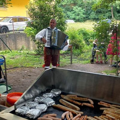 Grilování a sportovní odpoledne na zahradě