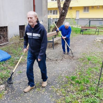 Posezení na terase, zahradničení a procházky