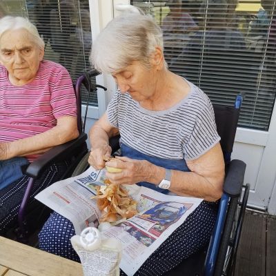 Vaření na ohni a trampské posezení s kytarou 
